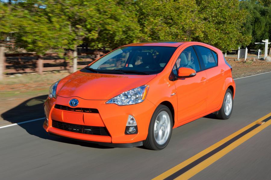  Toyota Prius C 2011 года  (фото 32 из 37)